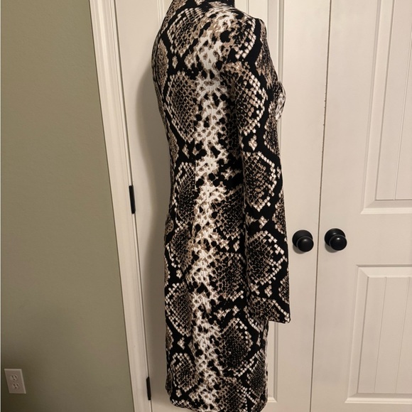 Elegant Snake Print Dress - Picture 4 of 5